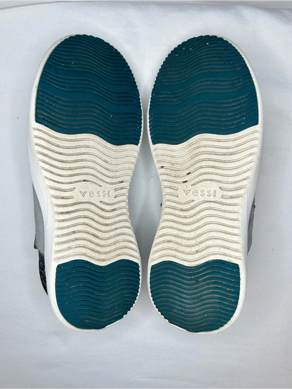 Vessi Cityscape Classic Women's 10 Gray‎ White Waterproof Sporty Comfort Shoes